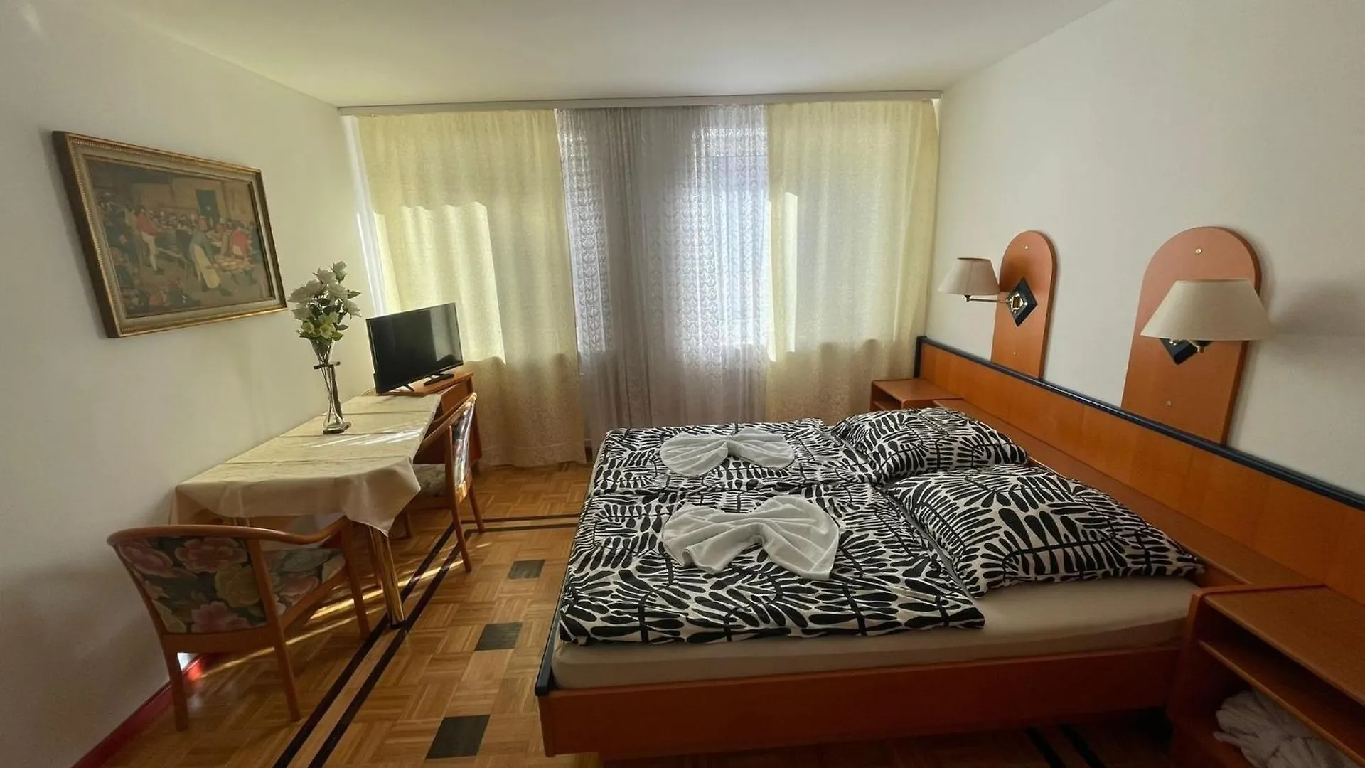 Pension Doppelbett Mit Balkon Zimmer 21 Nuremberg