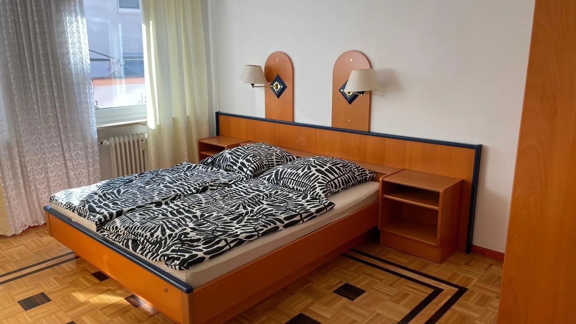 Pension Doppelbett Mit Balkon Zimmer 21 Nuremberg Apartment