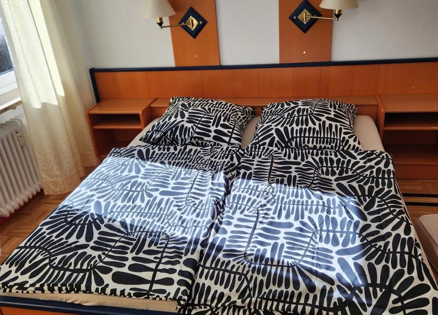 Apartment Pension Doppelbett Mit Balkon Zimmer 21 Nuremberg